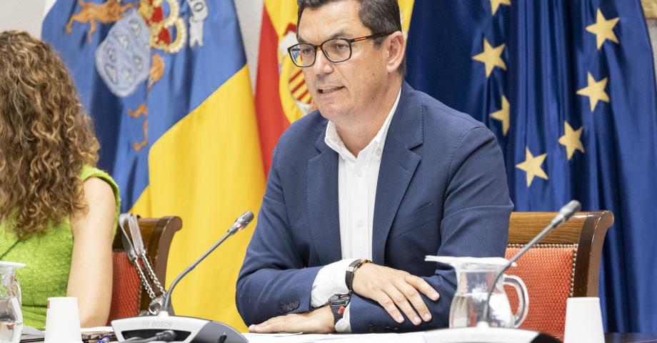 El Gobierno de Canarias inicia el proceso de renovación de la línea marítima entre Tenerife y El Hierro
