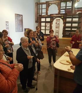 Más de 300 personas disfrutaron de los tesoros gastronómicos ofrecidos en el ‘Paseo de los Sabores’, una Exposición-Degustación instalada en la Casa de la Cultura en el marco de la Fiesta del Queso · foto 12