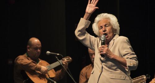 Homenaje de la Parranda Chedey a María Mérida