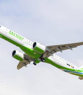 Binter recibe su cuarto avión Embraer E195-E2 · foto 1