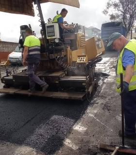 El proyecto de asfaltado de Las Toscas es la antesala de un inmediato plan de mejora de 92 calles y sus aceras · foto 2