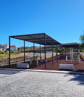 El ayuntamiento invierte 260.000â‚¬ en el  embellecimiento y acondicionamiento de los accesos al campo de fútbol de Las Zocas · foto 1