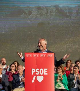 Ángel Víctor Torres sobre Pedro Martín: "Hay que elegir entre la propaganda o su trabajo, rigor y responsabilidad" · foto 15