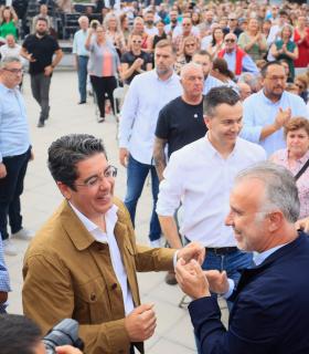 Ángel Víctor Torres sobre Pedro Martín: "Hay que elegir entre la propaganda o su trabajo, rigor y responsabilidad" · foto 2