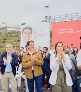 Ángel Víctor Torres sobre Pedro Martín: "Hay que elegir entre la propaganda o su trabajo, rigor y responsabilidad" · foto 3