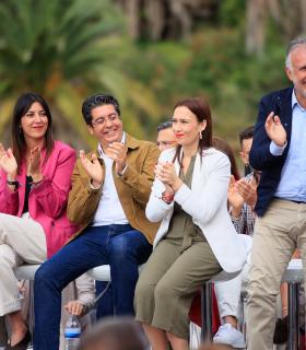 Ángel Víctor Torres sobre Pedro Martín: "Hay que elegir entre la propaganda o su trabajo, rigor y responsabilidad" · foto 5