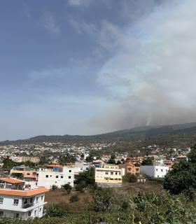 Finaliza el realojo en Santa Úrsula de las personas evacuadas por el incendio · foto 1