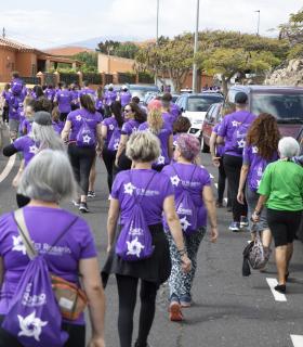 Una marea violeta recorre El Chorrillo en la 5ª Carrera por la Igualdad de El Rosario · foto 1