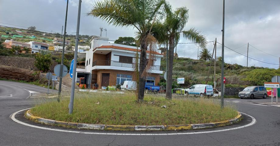 El Cabildo de Tenerife embellece la rotonda de El Consumo, en Valle de Guerra