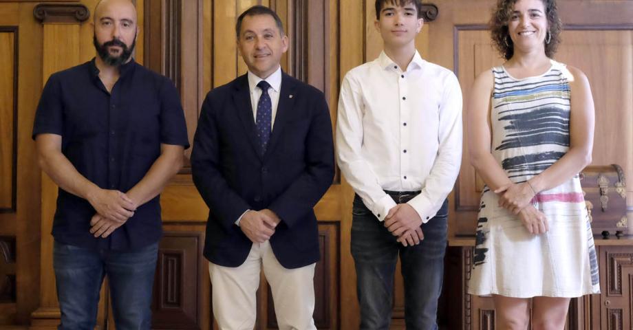 El Ayuntamiento de Santa Cruz de Tenerife recibe al joven Nico Medina, bronce en el Europeo de kendo
