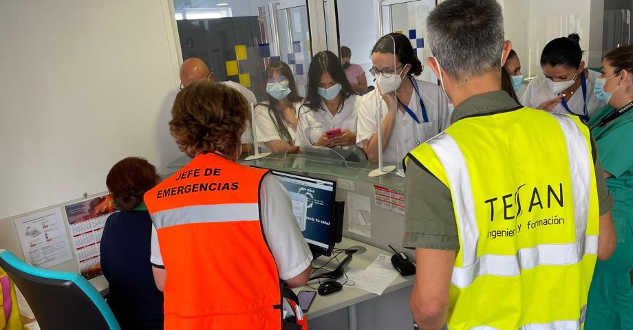 Bomberos de Tenerife participa en el simulacro de un incendio en el Hospital del Sur