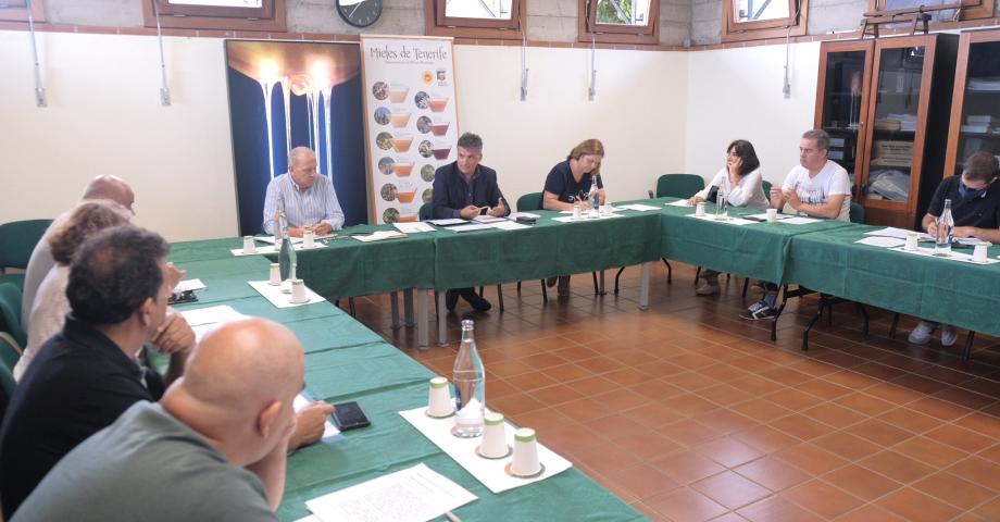 El sector apícola respalda la estrategia del Cabildo para garantizar el futuro de la actividad