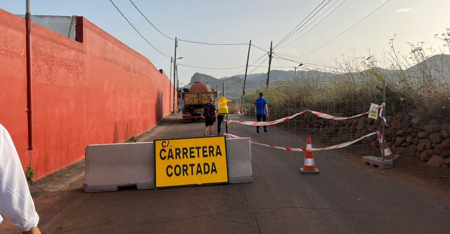 El Gobierno de La Laguna autoriza dos obras a la vez bloqueando el acceso a Los Baldíos sin informar previamente a los vecinos