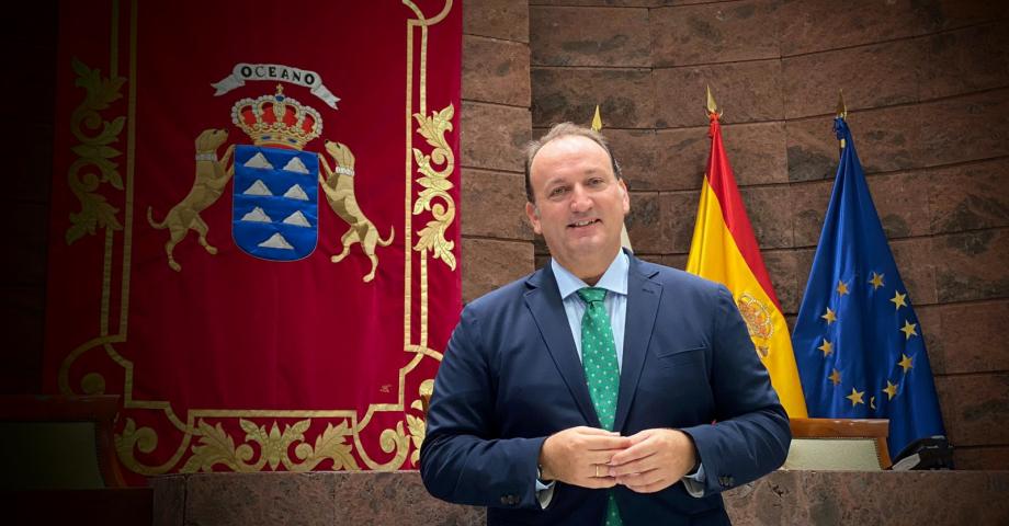 Fernández de la Puente espera que en la reforma del aeropuerto Tenerife Sur se cumplan los plazos establecidos
