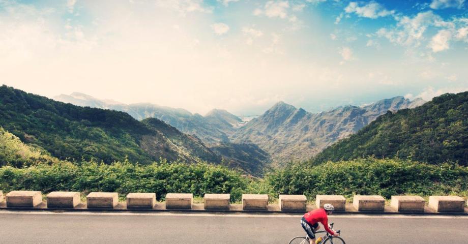 Tenerife refuerza su promoción como destino para cicloturismo con un mapa de rutas por carretera