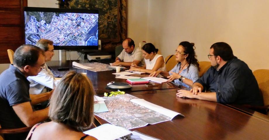 El Cabildo pondrá en marcha una experiencia piloto para la recogida puerta a puerta de envases y papel cartón en Santa Cruz de La Palma