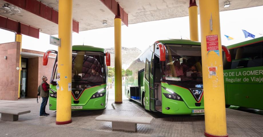 GuaguaGomera actualiza los horarios de varias de sus rutas para adaptarlos a la demanda 