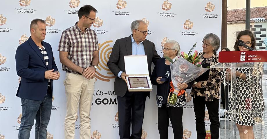 La Gomera inaugura una nueva edición de su Feria de Artesanía con un homenaje a la figura de Flora Felipe