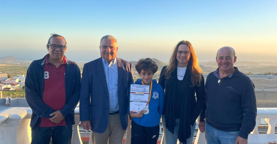 El alcalde y el concejal de Deportes, reciben al sanmiguelero Alejandro Parra, subcampeón de España de Taekwondo