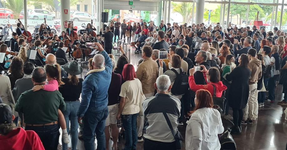 El Intercambiador de Santa Cruz acoge un concierto navideño de la Filarmónica Juvenil