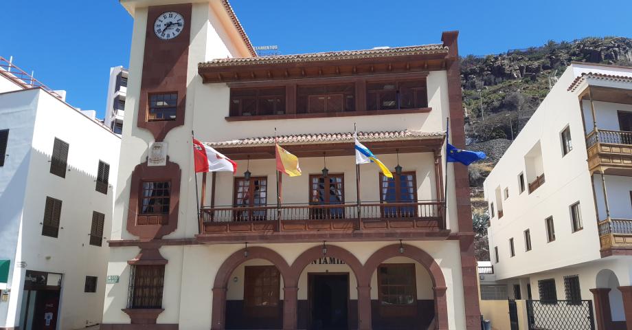 San Sebastián de La Gomera iza por primera en su historia su bandera oficial