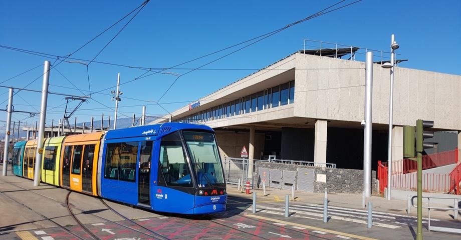 Más de 87.000 personas se benefician del transporte público gratuito en Tenerife