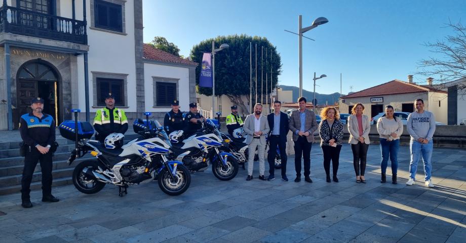 Santiago del Teide: el alcalde presentó la nueva flota de motocicletas destinadas al parque móvil de la Policía Local