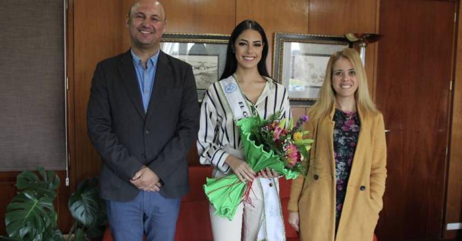 El Ayuntamiento recibe a la granadillera, Damaris Cabrera Benito, candidata a Reina del Carnaval de Santa Cruz de Tenerife