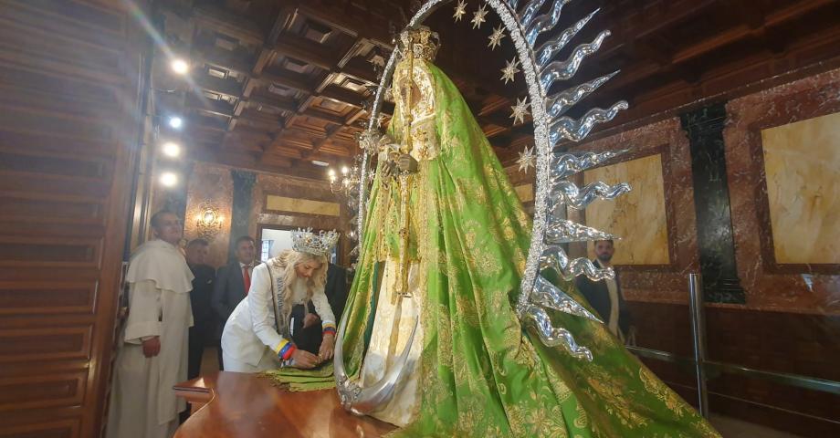 Visita de la Reina del Hogar Canario Venezolano a la Basílica
