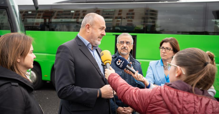 Titsa pone en servicio más guaguas para reforzar las líneas de gran recorrido