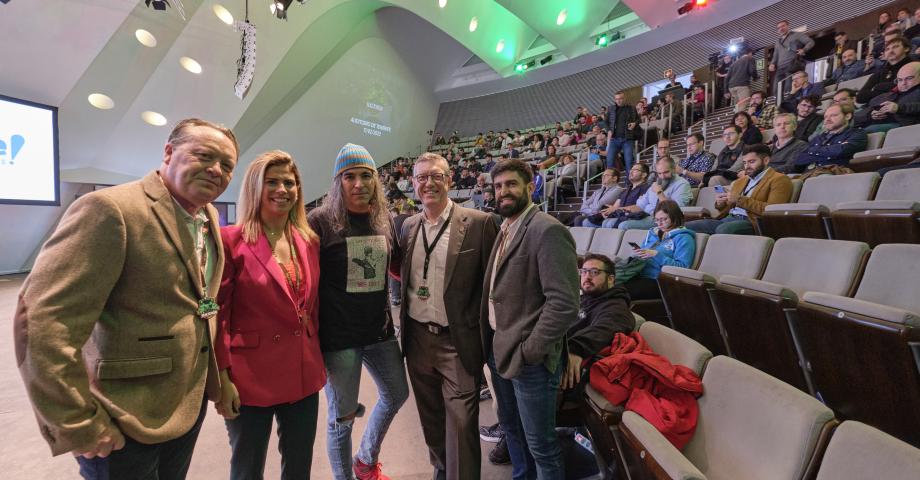 La décima edición de Hackron reúne a más de 400 participantes 