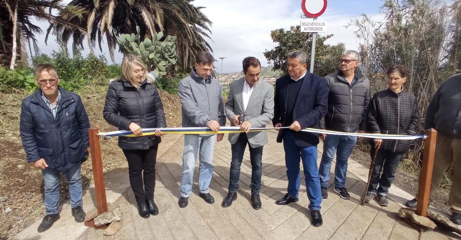 La Montañeta y Casas Altas cumplen su sueño de conectarse a por el camino El Chupadero evitando el riesgo de la carretera