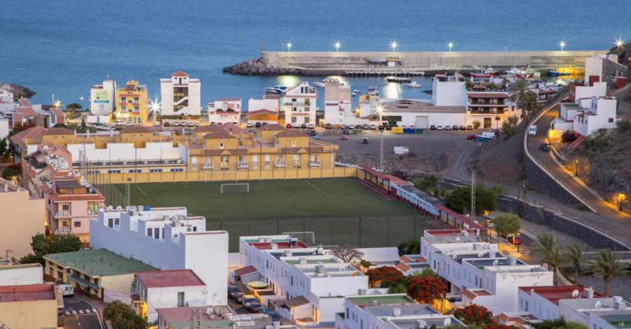 La zona peatonal del entorno de las 40 Viviendas de La Junta en Playa de Santiago será acondicionada 