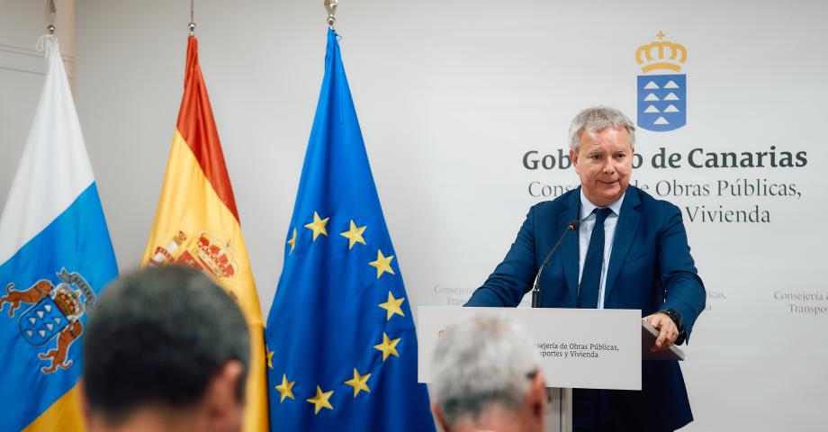 Franquis: "Seguimos trabajando en la búsqueda del consenso para que el acuerdo sobre el uso del tacógrafo en Canarias surja del diálogo social entre todos los sectores“