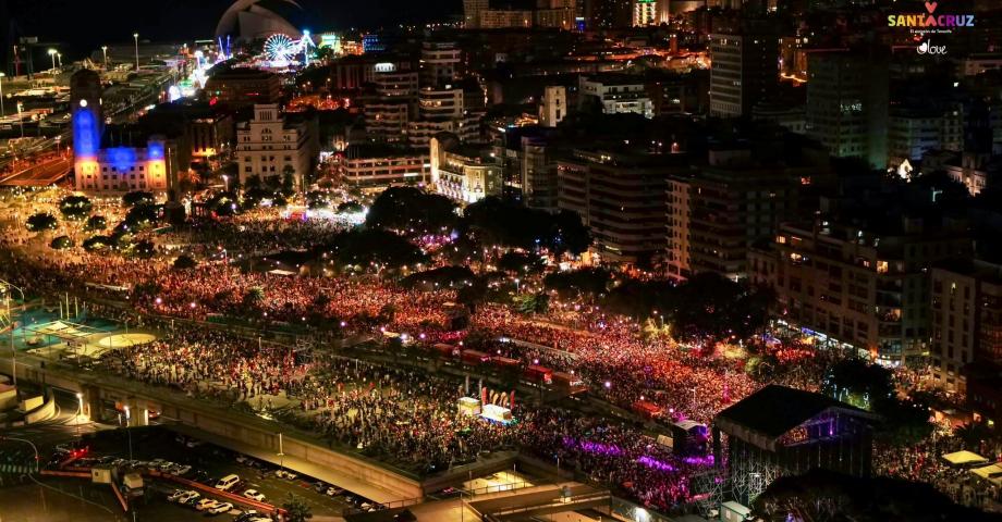 Unas 420.000 personas abarrotan Santa Cruz en la celebración del Sábado de Piñata
