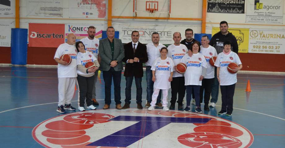 El municipio pone en marcha una nueva división de deporte inclusivo a través del CB Tacoronte y el centro Naranjos de Luz