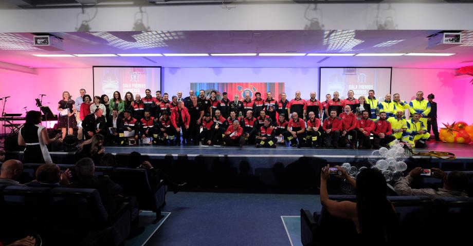 Bomberos de Tenerife homenajea a su personal y concede los primeros premios del Consorcio