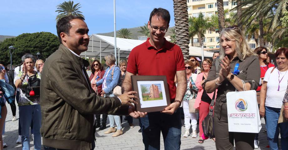 Más de 400 tacoronteras protagonizaron el pasado fin de semana una excursión multitudinaria a la isla de La Gomera 