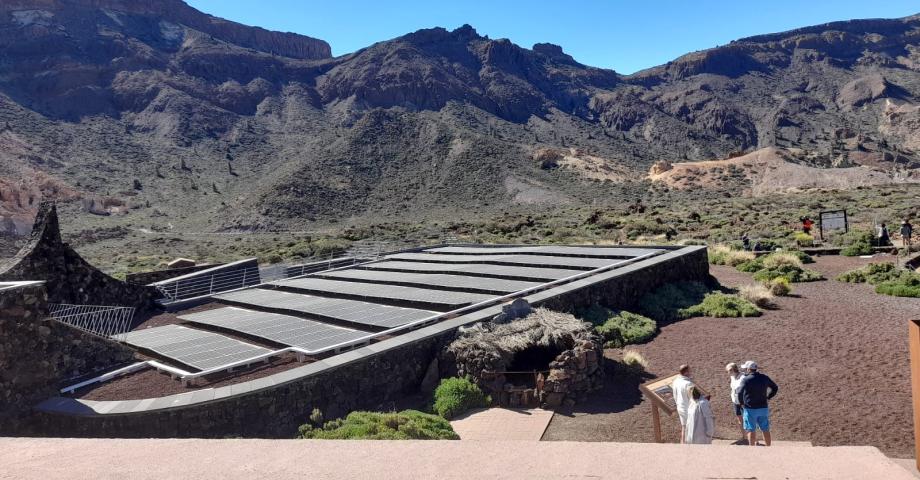 El Centro de Visitantes de Cañada Blanca, en el Teide, se autoabastece ya de energía solar fotovoltaica