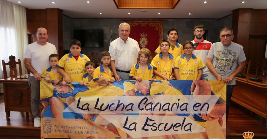 Campaña de promoción de la Lucha Canaria en los colegios del municipio