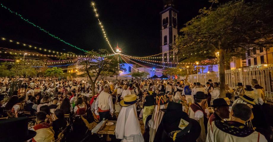 Santa Cruz abre el plazo de reserva para las mesas y sillas del Baile de Magos 