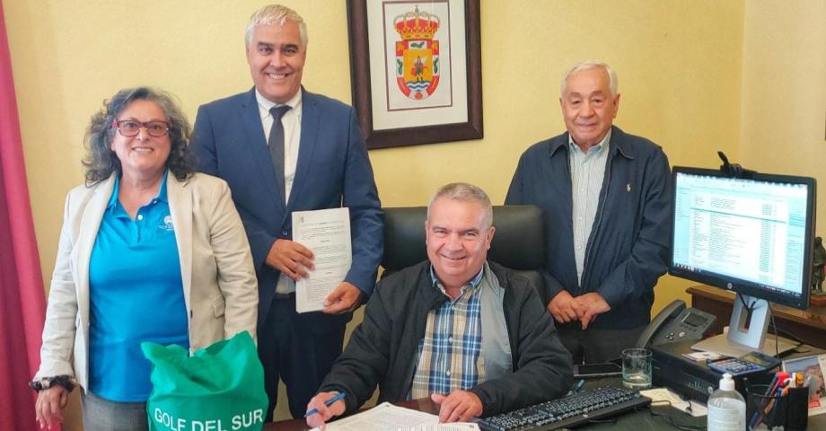 Se firma el acuerdo sobre las condiciones de la recepción de la Urbanización Amarilla Golf