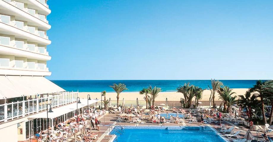 Las patronales turísticas canarias aplauden la concesión de la autorización de renovación al RIU Oliva Beach de Corralejo, Fuerteventura