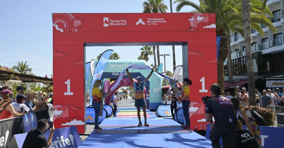 Cristofer Clemente y Marta Vigano ganan la Ultra de la Tenerife Bluetrail 2023, la modalidad reina de la carrera