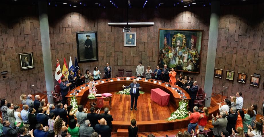 Casimiro Curbelo reelegido presidente en la que será su novena legislatura al frente de la Corporación
