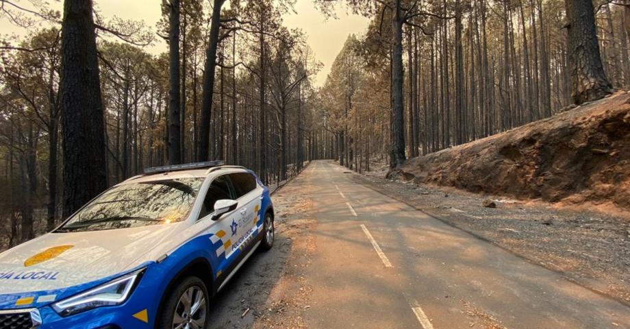 El Puesto de Mando Avanzado de Lomo Pelado coordina el combate contra las llamas en el flanco de La Esperanza