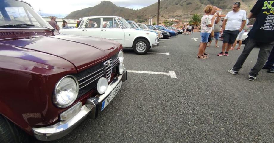 Unos 50 vehículos participan en la concentración de coches clásicos ‘Alfa Romeo’ de Tegueste