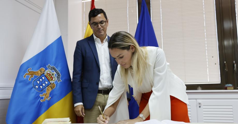 María Fernández toma posesión como directora general de Transportes del Gobierno de Canarias