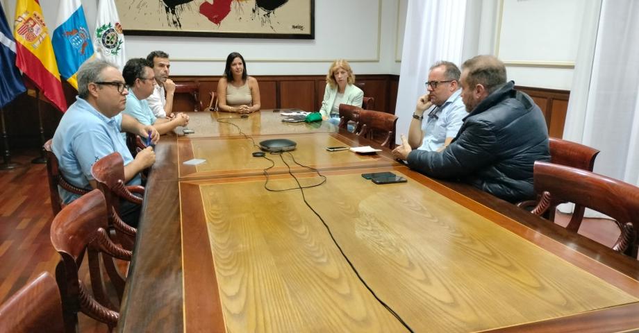 Santa Cruz de Tenerife avanza al sector del taxi la supresión de la tarifa 1 que va al Pleno del jueves