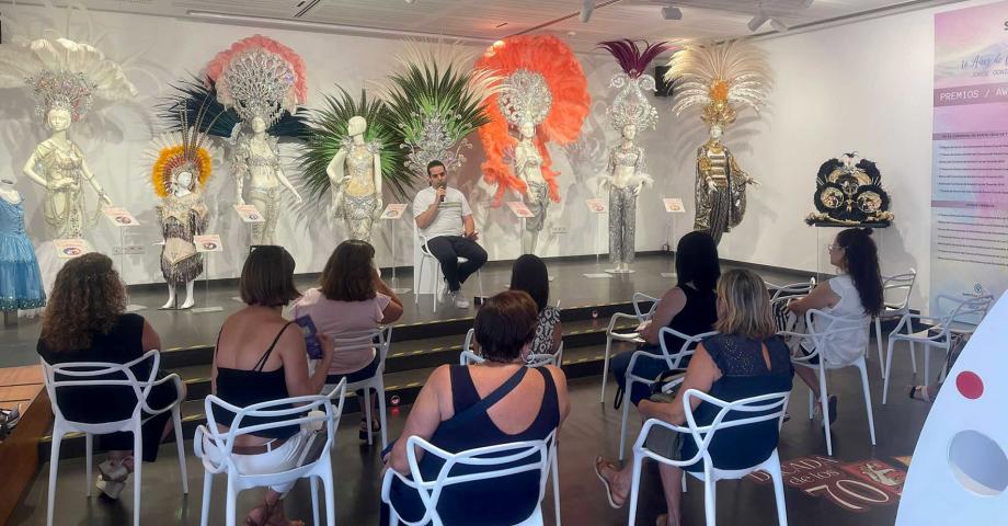 La Casa del Carnaval acoge la primera de las cuatro charlas con diseñadores del Carnaval